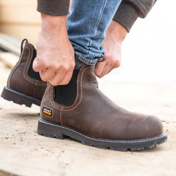 Win The Ariat Workwear Bundle Worth Over £320 - Boots, Jeans, Wallet & Voucher